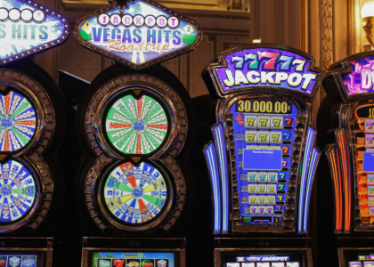 royal reels online slot