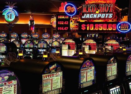 Joy-spel spelar slots och kasinospel